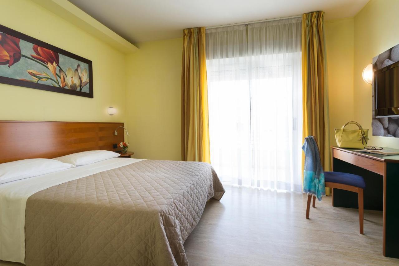 Astoria Suite Hotel Rimini Luaran gambar